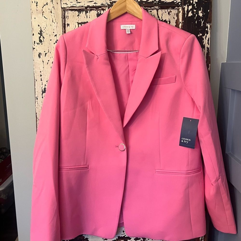 Crown & Ivy Vibrant Pink Blazer. NWT size 16.